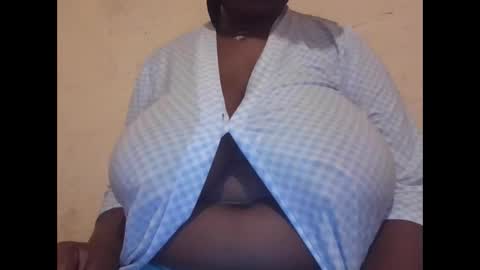 Snapshot of hot_alynn chatting on 09.30.25 ALLYN online show from 09.30.25