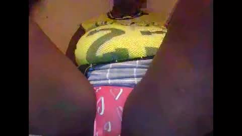 Snapshot of hot_alynn chatting on 10.04.25 ALLYN online show from 10.04.25