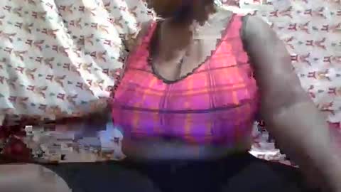 Snapshot of hot_alynn chatting on 10.22.25 ALLYN online show from 10.22.25