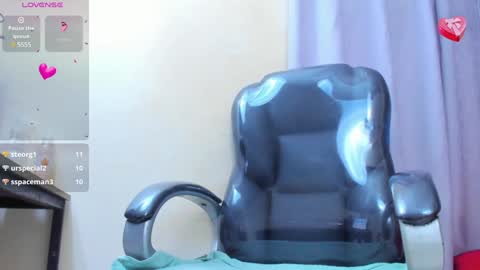 Snapshot of hot_beauty__ chatting on 02.08.25 VALENTINA online show from 02.08.25