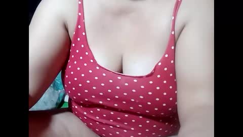 Snapshot of hot_boobs21 chatting on 12.15.24 hot_boobs21 online show from 12.15.24