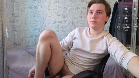 Snapshot of hot_boy_oscar chatting on 10.08.25 Oscar online show from 10.08.25