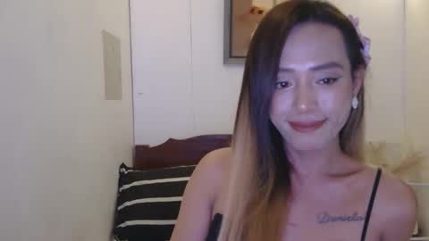 Snapshot of hot_daniela090393 chatting on 10.18.25 DANIELA online show from 10.18.25