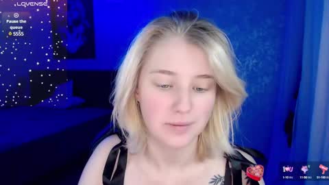 Snapshot of hot_isa7 chatting on 12.04.24 Yunona online show from 12.04.24