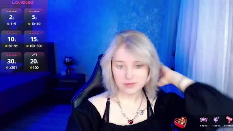 Snapshot of hot_isa7 chatting on 12.11.24 Yunona online show from 12.11.24