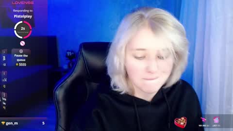 Snapshot of hot_isa7 chatting on 12.11.24 Yunona online show from 12.11.24