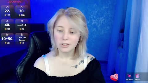 Snapshot of hot_isa7 chatting on 12.13.24 Yunona online show from 12.13.24