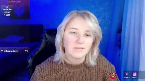 Snapshot of hot_isa7 chatting on 12.13.24 Yunona online show from 12.13.24