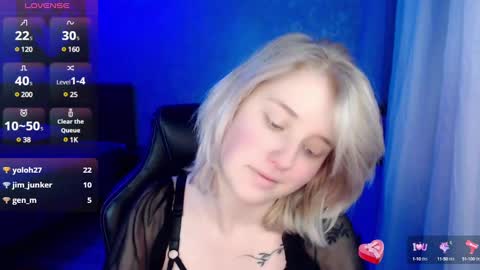 Snapshot of hot_isa7 chatting on 12.15.24 Yunona online show from 12.15.24