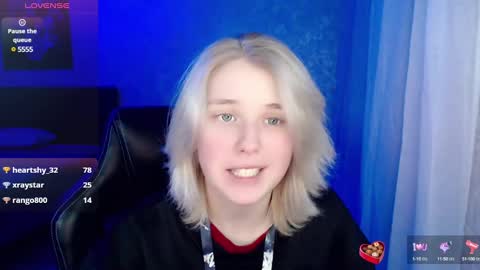 Snapshot of hot_isa7 chatting on 12.17.24 Yunona online show from 12.17.24