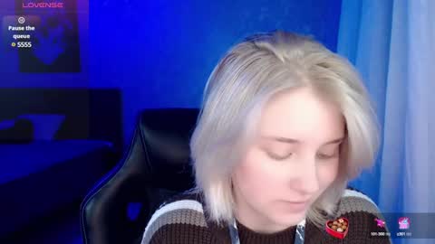 Snapshot of hot_isa7 chatting on 12.18.24 Yunona online show from 12.18.24