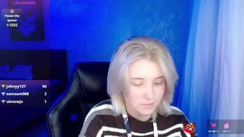 Snapshot of hot_isa7 chatting on 12.19.24 Yunona online show from 12.19.24