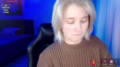 Snapshot of hot_isa7 chatting on 12.19.24 Yunona online show from 12.19.24