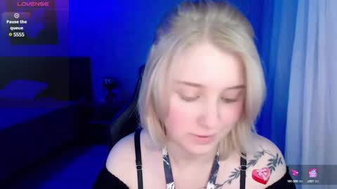 Snapshot of hot_isa7 chatting on 12.22.24 Yunona online show from 12.22.24