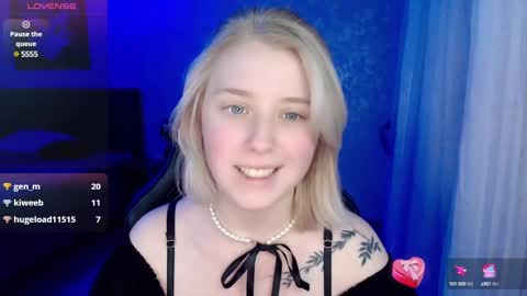 Snapshot of hot_isa7 chatting on 12.23.24 Yunona online show from 12.23.24