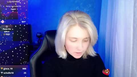 Snapshot of hot_isa7 chatting on 12.27.24 Yunona online show from 12.27.24