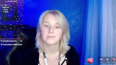 Snapshot of hot_isa7 chatting on 12.28.24 Yunona online show from 12.28.24