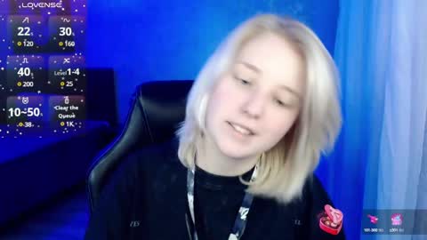 Snapshot of hot_isa7 chatting on 12.29.24 Yunona online show from 12.29.24