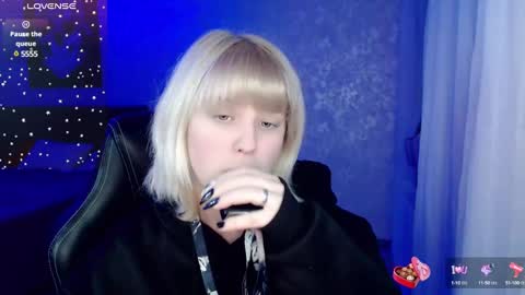 Snapshot of hot_isa7 chatting on 01.05.25 Yunona online show from 01.05.25