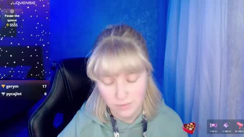 Snapshot of hot_isa7 chatting on 01.08.25 Yunona online show from 01.08.25