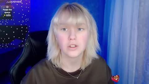 Snapshot of hot_isa7 chatting on 01.08.25 Yunona online show from 01.08.25