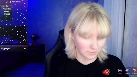 Snapshot of hot_isa7 chatting on 01.10.25 Yunona online show from 01.10.25