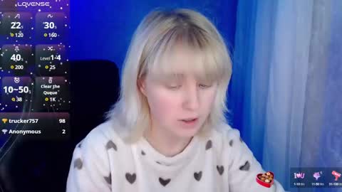 Snapshot of hot_isa7 chatting on 01.12.25 Yunona online show from 01.12.25