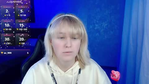 Snapshot of hot_isa7 chatting on 01.27.25 Yunona online show from 01.27.25