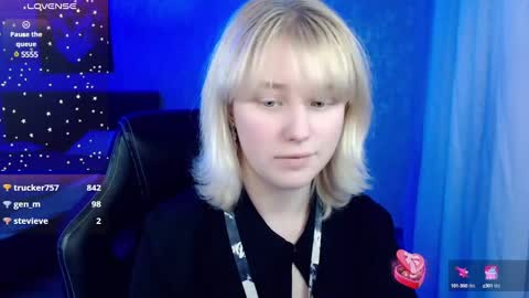 Snapshot of hot_isa7 chatting on 01.28.25 Yunona online show from 01.28.25