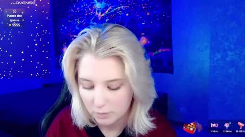 Snapshot of hot_isa7 chatting on 02.04.25 Yunona online show from 02.04.25