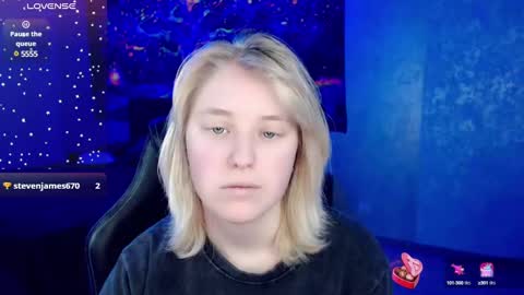 Snapshot of hot_isa7 chatting on 02.11.25 Yunona online show from 02.11.25