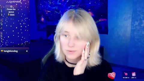 Snapshot of hot_isa7 chatting on 02.13.25 Yunona online show from 02.13.25