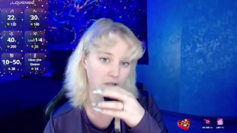 Snapshot of hot_isa7 chatting on 02.15.25 Yunona online show from 02.15.25