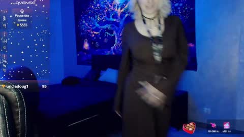 Snapshot of hot_isa7 chatting on 02.18.25 Yunona online show from 02.18.25