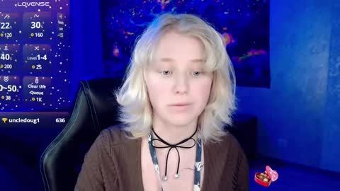 Snapshot of hot_isa7 chatting on 02.18.25 Yunona online show from 02.18.25