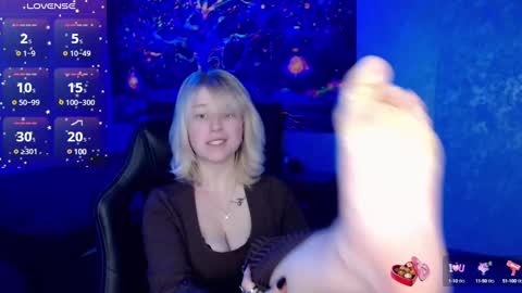 Snapshot of hot_isa7 chatting on 02.23.25 Yunona online show from 02.23.25