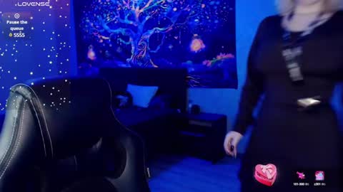 Snapshot of hot_isa7 chatting on 02.26.25 Yunona online show from 02.26.25