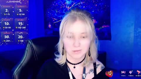 Snapshot of hot_isa7 chatting on 02.28.25 Yunona online show from 02.28.25