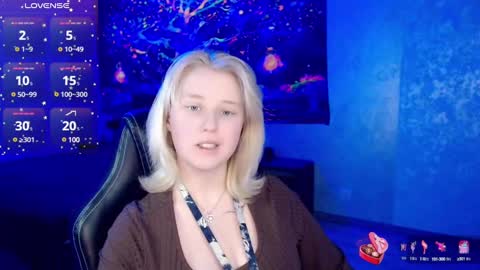 Snapshot of hot_isa7 chatting on 03.04.25 Yunona online show from 03.04.25