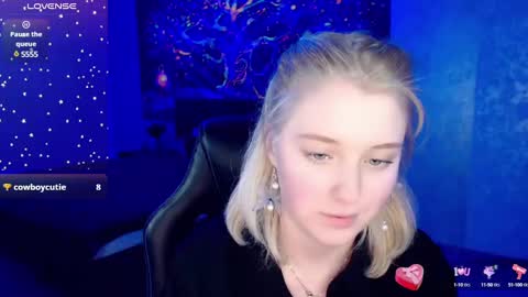 Snapshot of hot_isa7 chatting on 03.07.25 Yunona online show from 03.07.25