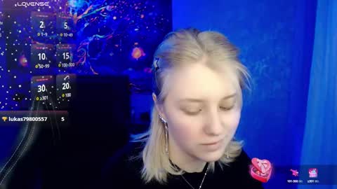 Snapshot of hot_isa7 chatting on 03.09.25 Yunona online show from 03.09.25