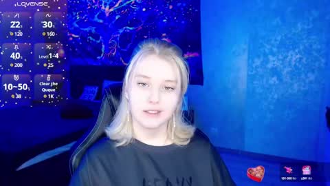 Snapshot of hot_isa7 chatting on 03.10.25 Yunona online show from 03.10.25