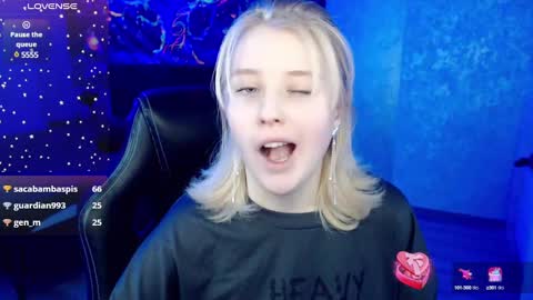 Snapshot of hot_isa7 chatting on 03.11.25 Yunona online show from 03.11.25