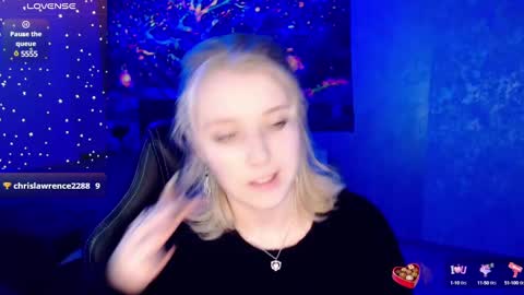 Snapshot of hot_isa7 chatting on 03.11.25 Yunona online show from 03.11.25