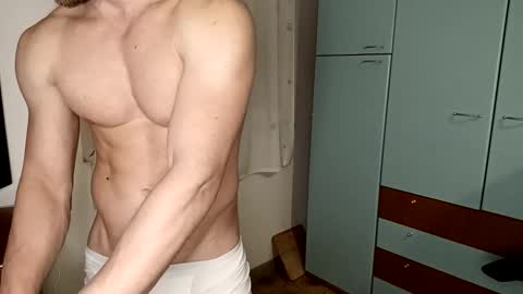 hot_italianboy online show from 10.31.25