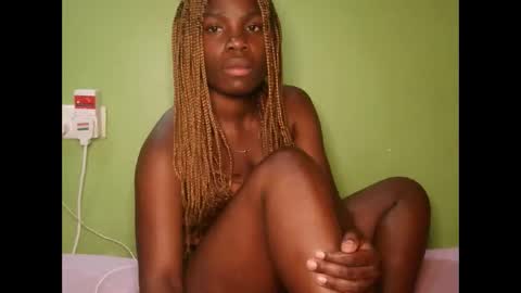 hot_latifah online show from 10.19.25