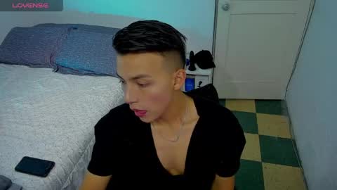 Snapshot of hot_latin_temptation chatting on 05.19.26 Alejandro online show from 05.19.26