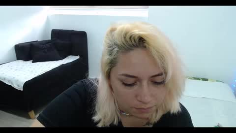 Mia online show from 01.20.25