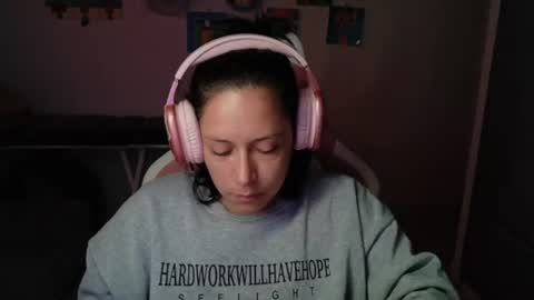 Snapshot of hot_mommymia chatting on 06.13.26 Mia online show from 06.13.26