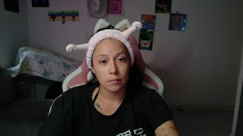 Snapshot of hot_mommymia chatting on 06.25.26 Mia online show from 06.25.26